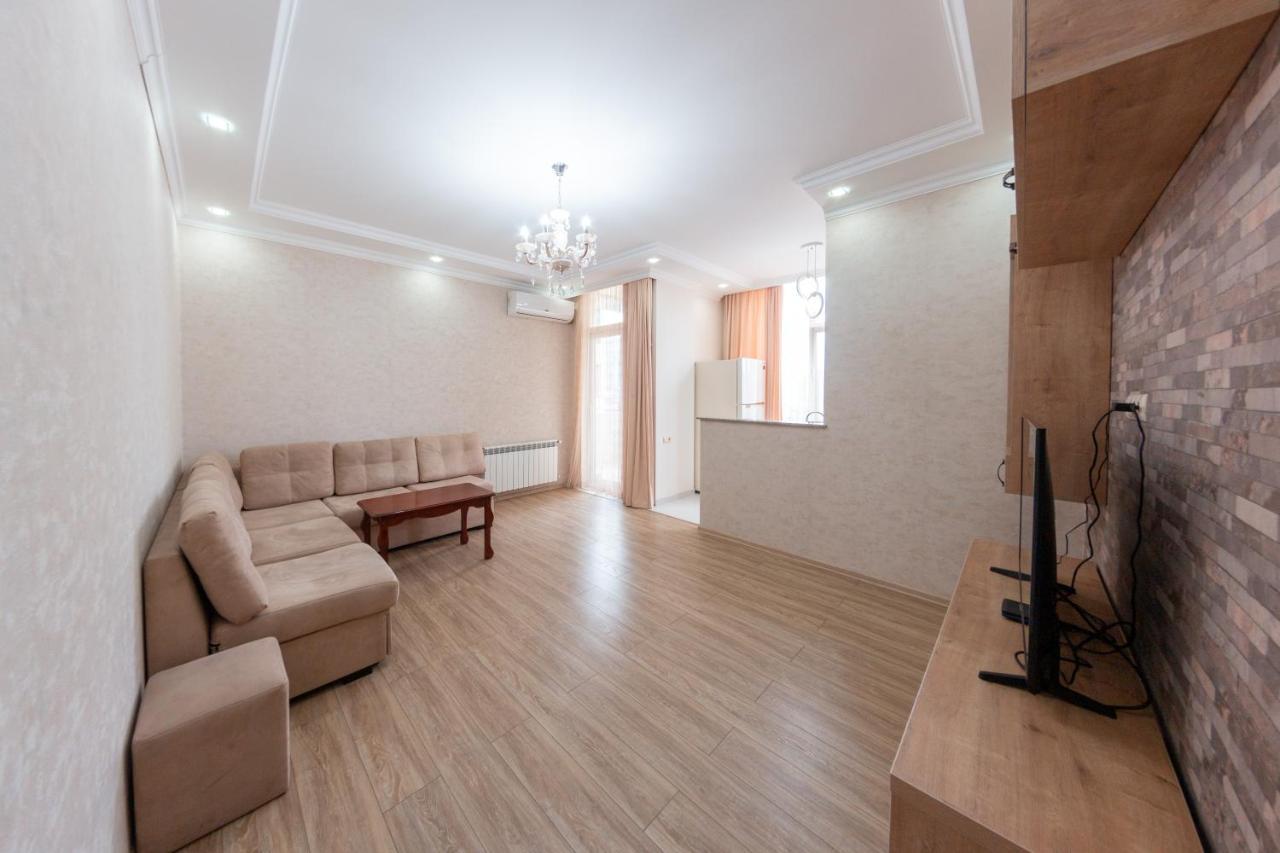5 Apartment In One Boulding - Near Stadium バトゥーミ エクステリア 写真