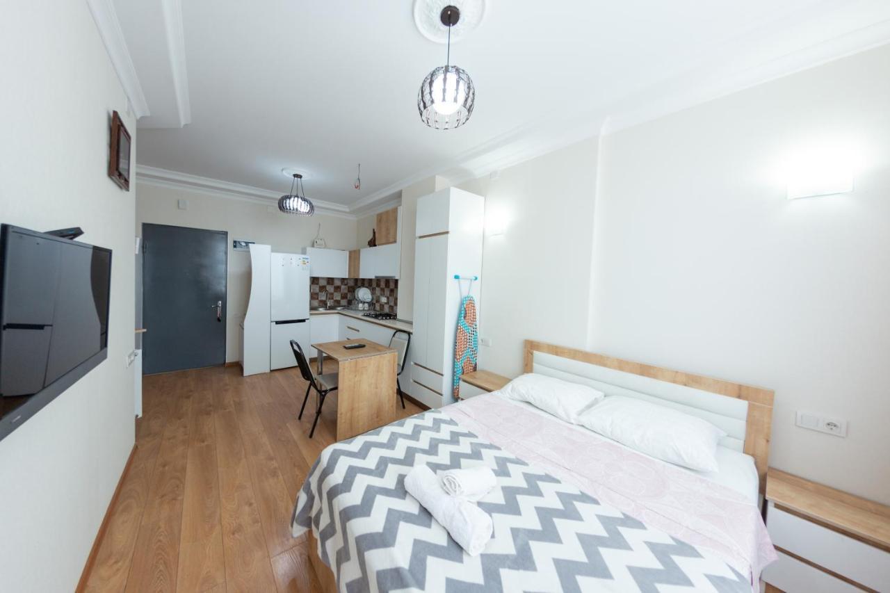 5 Apartment In One Boulding - Near Stadium バトゥーミ エクステリア 写真