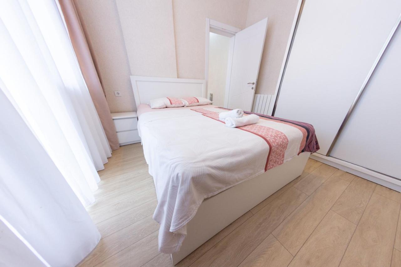 5 Apartment In One Boulding - Near Stadium バトゥーミ エクステリア 写真