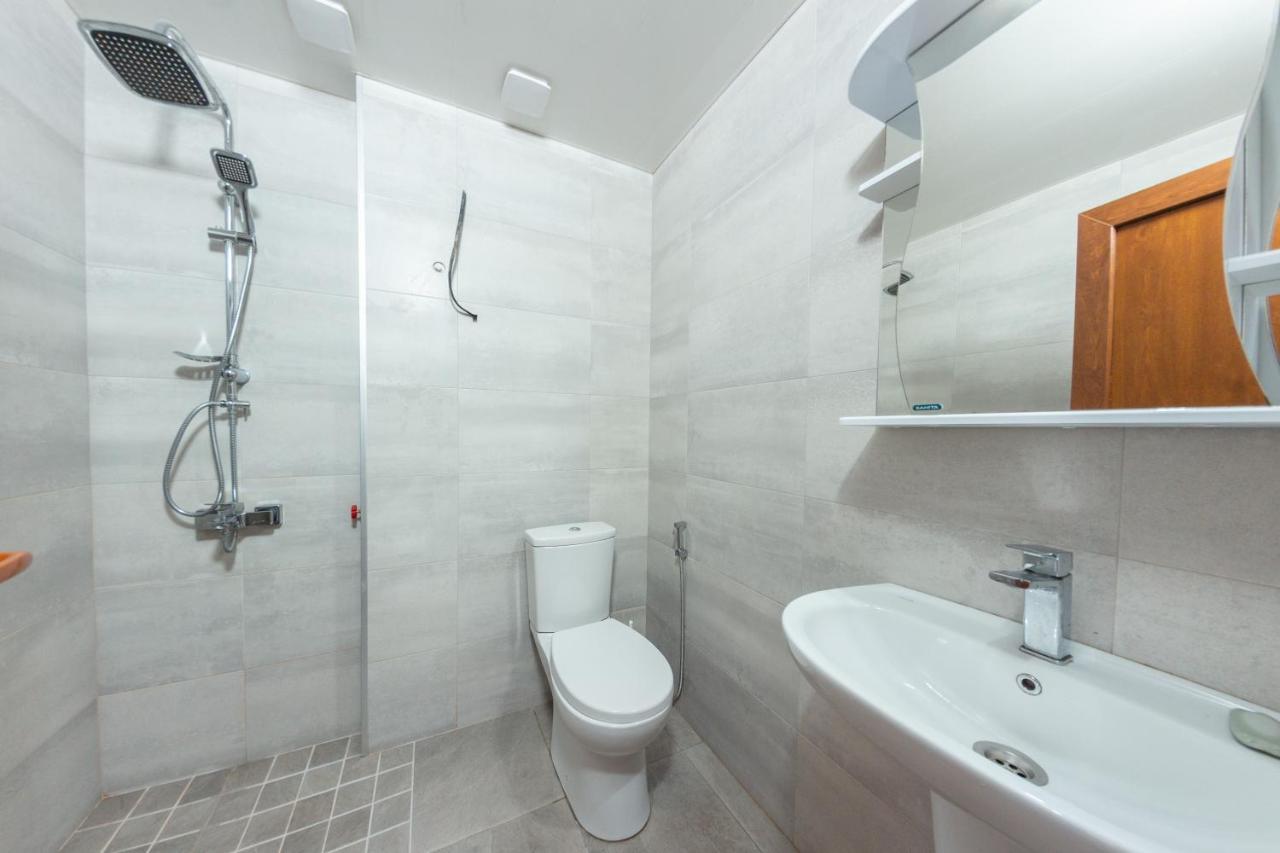 5 Apartment In One Boulding - Near Stadium バトゥーミ エクステリア 写真