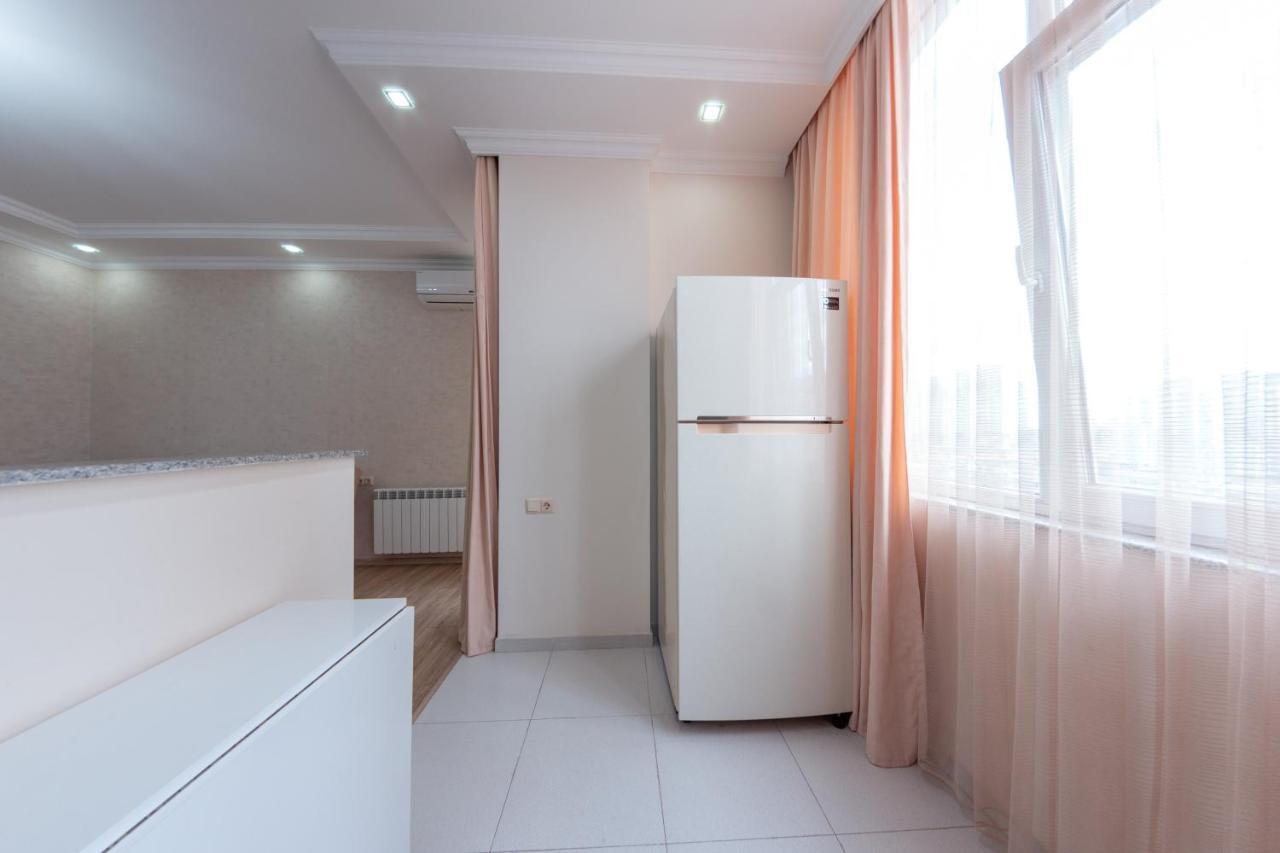 5 Apartment In One Boulding - Near Stadium バトゥーミ エクステリア 写真