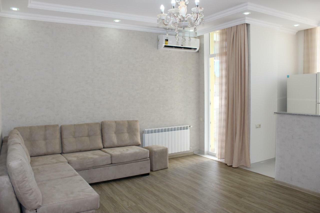 5 Apartment In One Boulding - Near Stadium バトゥーミ エクステリア 写真